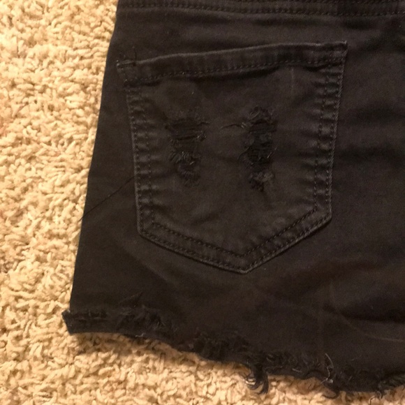 Hip-hugger Fashion Nova shorts - Picture 4 of 4